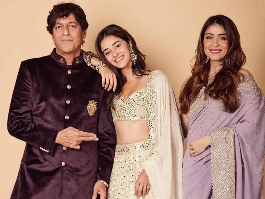 बॉलीवुड में एक उभरती हुई अभिनेत्री-Ananya Panday 2 Ananya Panday with family
